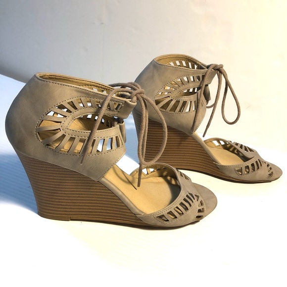 Chinese Laundry Tan Taupe Wedges 8.5 / 39 - Picture 4 of 11